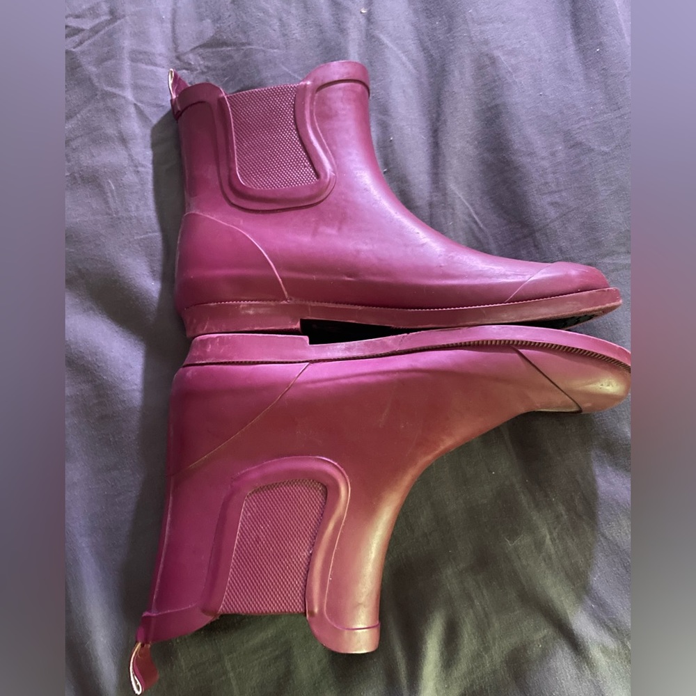 Maroon rainboots